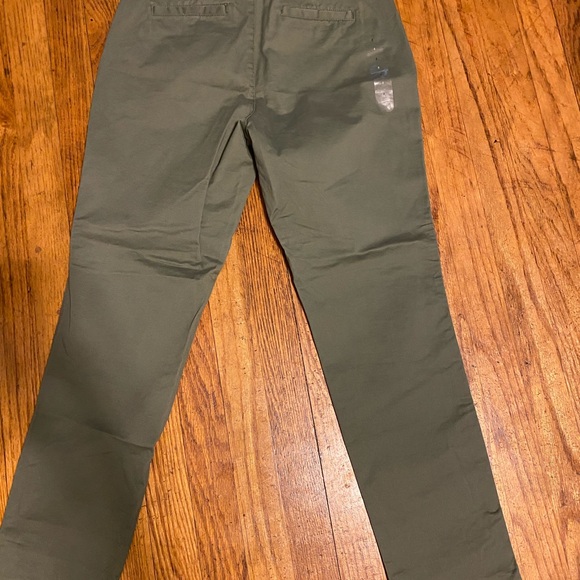 NWT GAP Girlfriend Chino Stretch Mid Rise size 2. - Picture 2 of 3